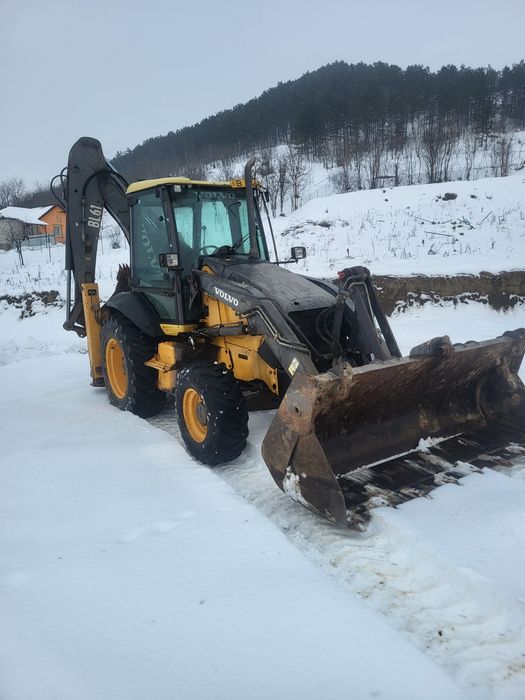 Vând buldoexcavator VOLVO