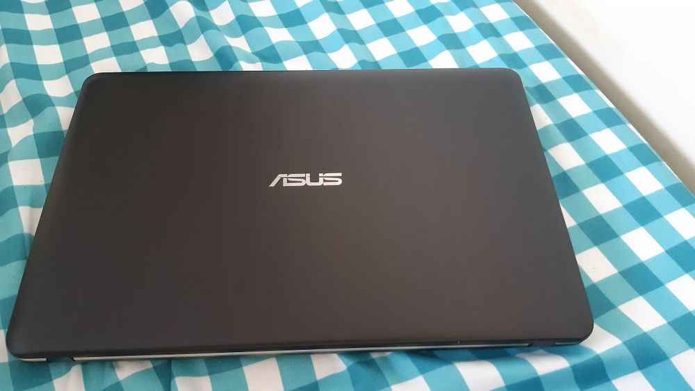 Laptop Asus nou in cutie