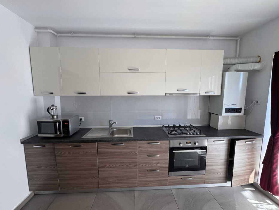 Vand mobilier de bucatarie facut la comanda