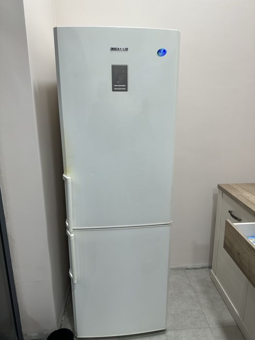 Холодильник Samsung