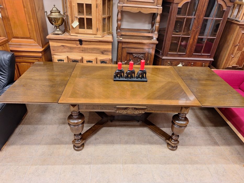 УНИКАТ! Маса за трапезария с богата дърворезба