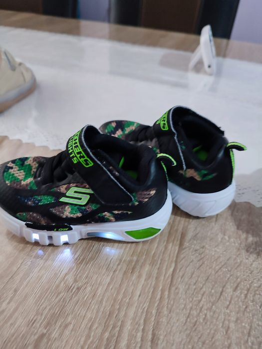 Vând pantofi sport Skechers baby