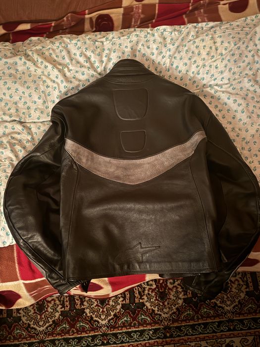 Продам кожаную мотокуртку Alpinestars