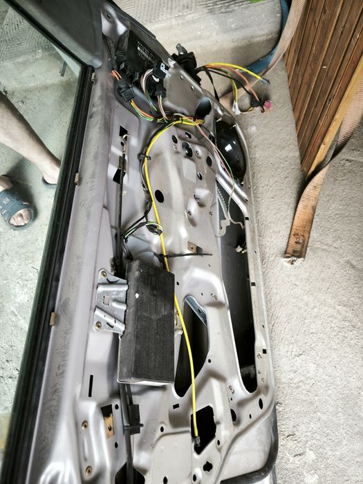 Продавам врата за w202