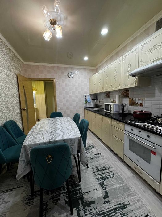 Продам 2х комн кв Батыс в самом центре