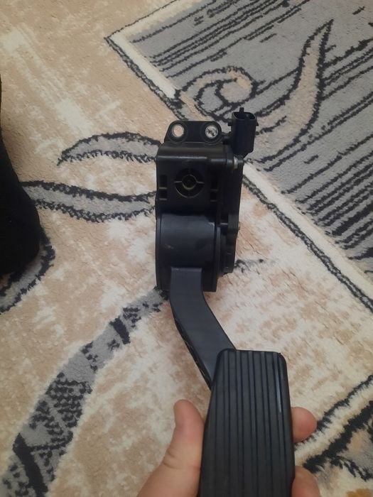 Педаль газа на гранту