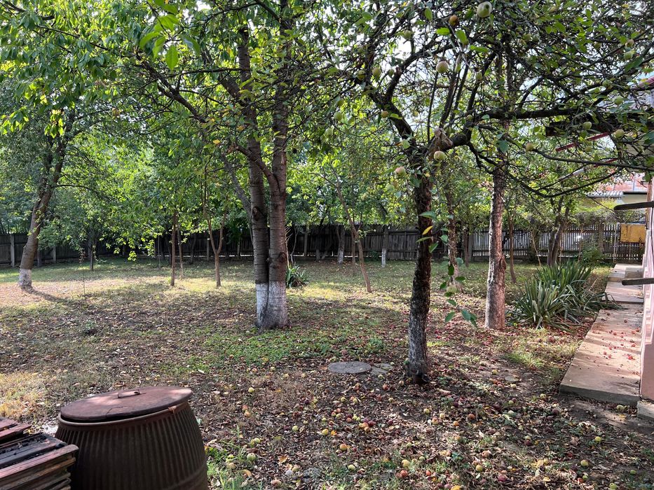 Vand casa cu teren 1500 m2 - toate utilitatile