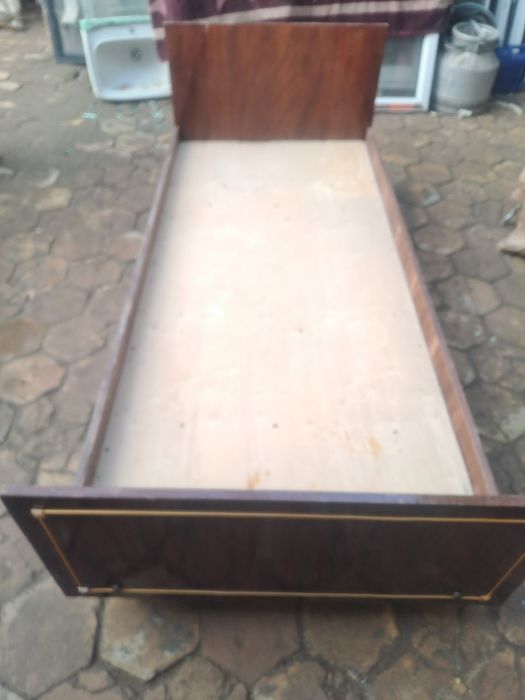 Диван кроват сотилади.