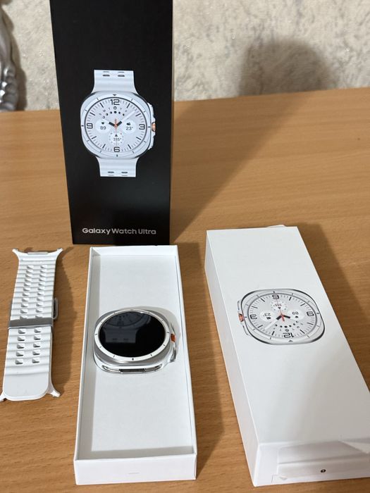Samsung Galaxy Watch Ulta 47 мм белый