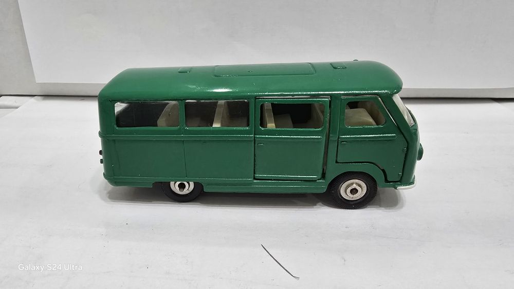 Продам модель Раф-977
