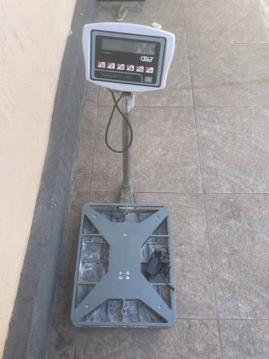 Vând cantar  DIBAL  CELY