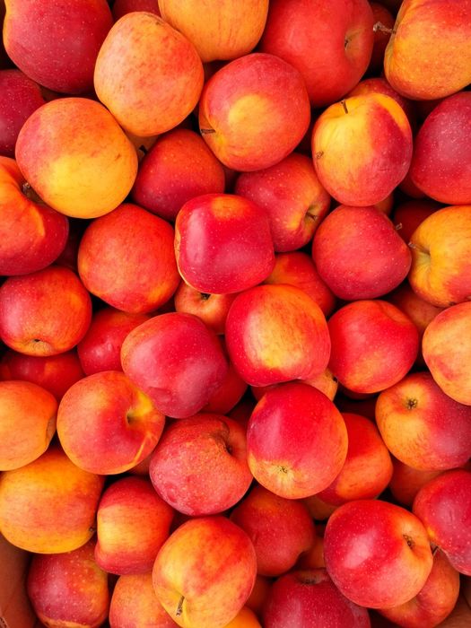 Vând mere diverse soiuri