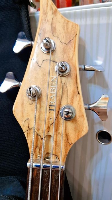 Бас гитара + чехол+ комбик