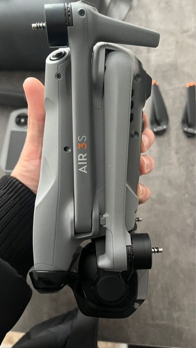 продам дрон DJI Air 3s Fly more combo
