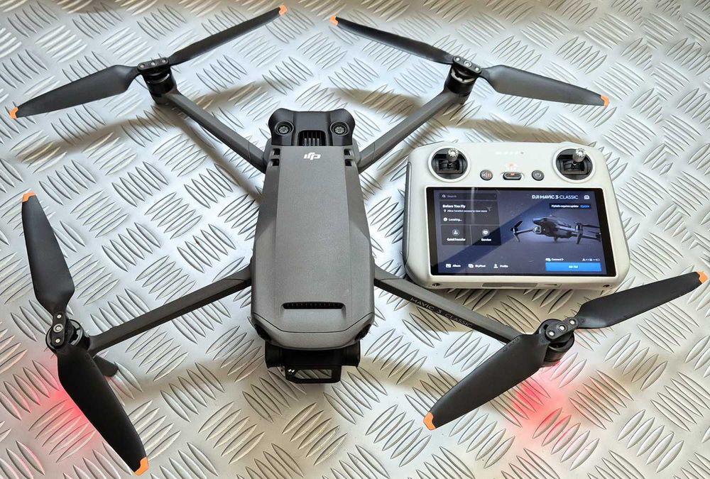 DJI Mavic 3 Classic + DJI RC (Smart Controller)