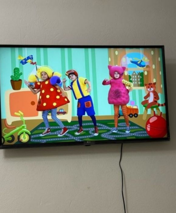 Телевизор смарт продам 109 см