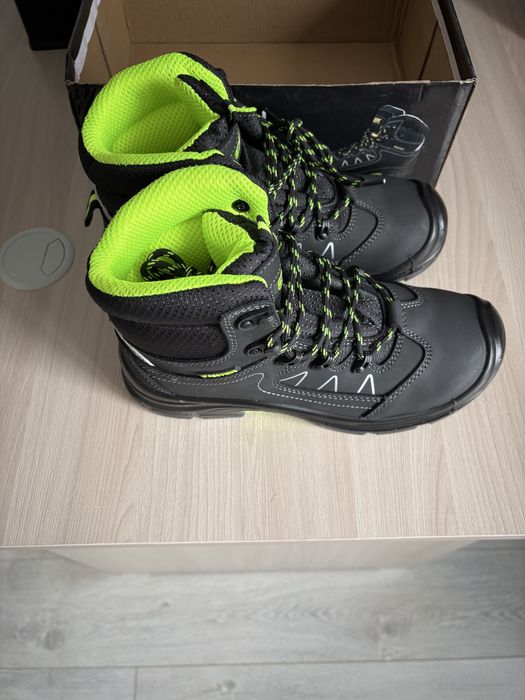 Спецодежда, спецобувь