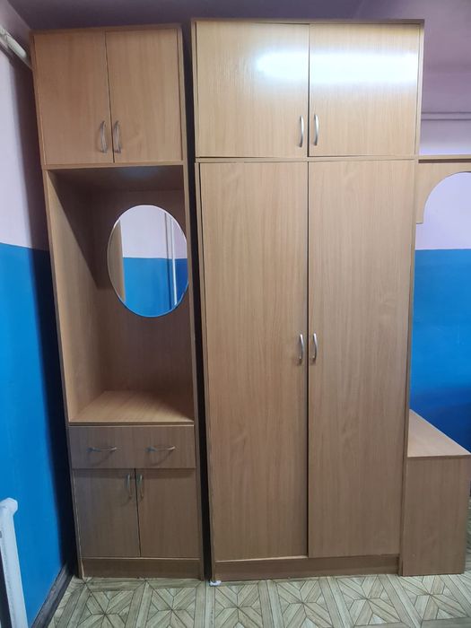 Продам прихожую .