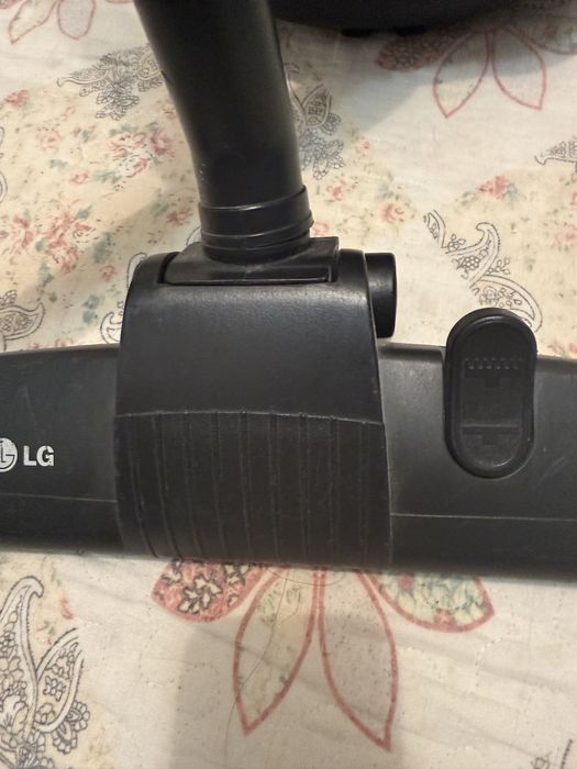 Пылесос почьти новый LG
