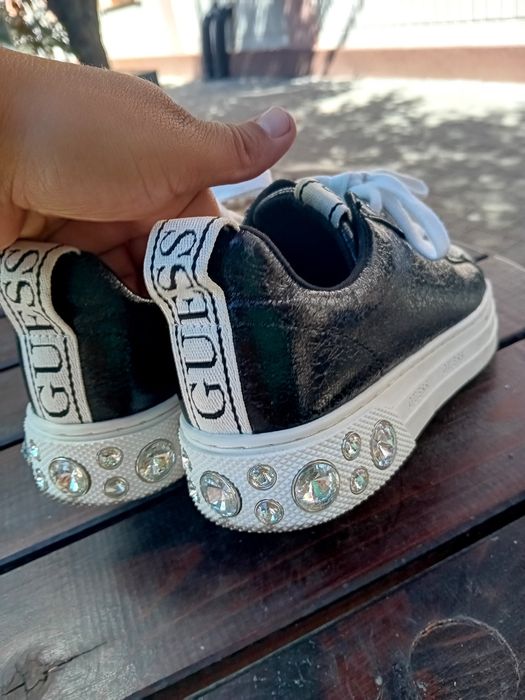 Guess adidasi ca noi