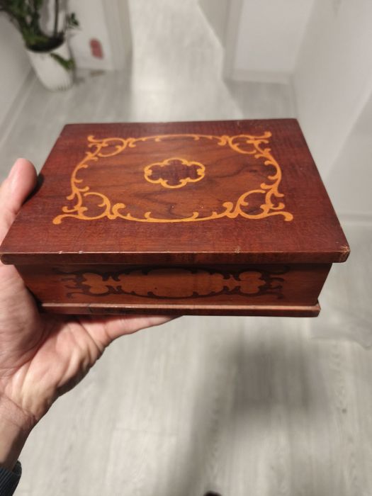 Cutie tranucuri veche