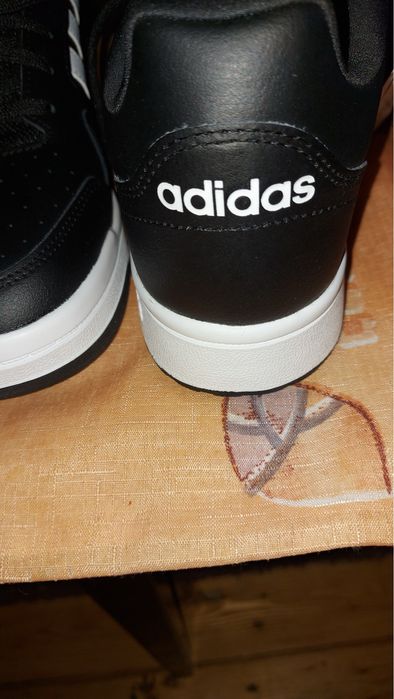 Продам крссовки .