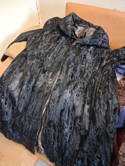 Haină lungă astrahan Pelze Graf,noua, model cloche