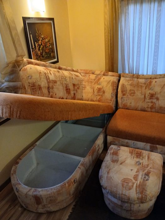 Ъглов разтегателен диван с повдигащ механизъм и ракла