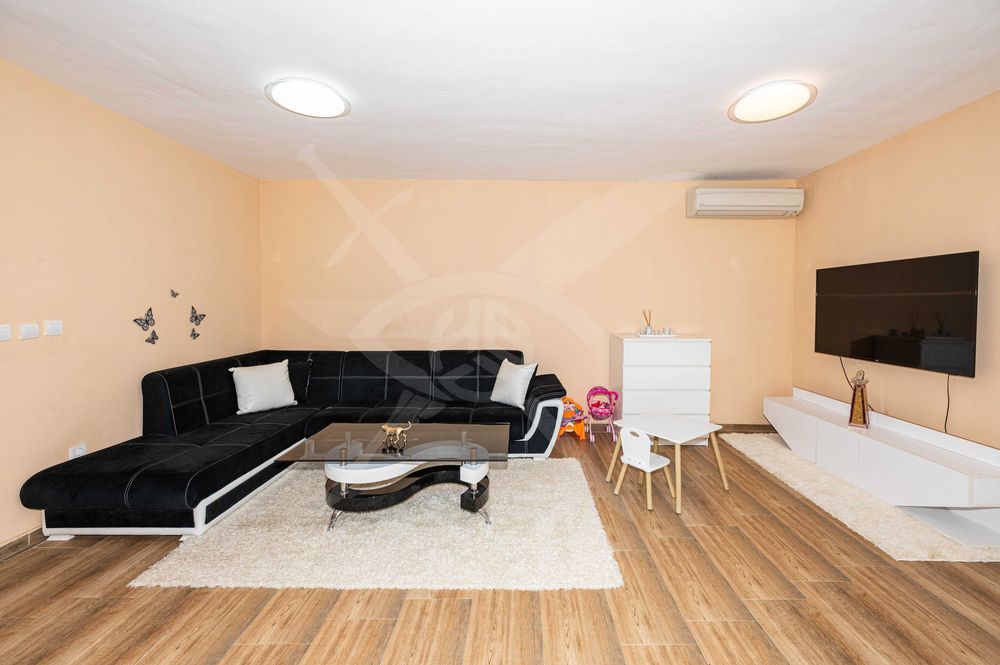 Продава се Тристаен апартамент в Пловдив, Остромила - 116 кв.м за 1432 €/кв.м - Снимка #1