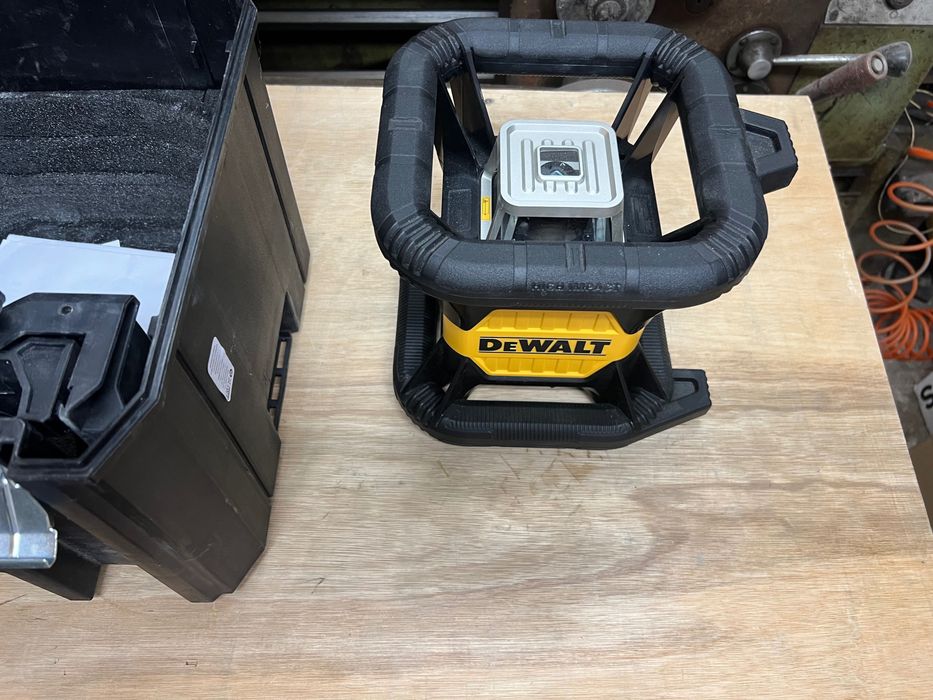 Ротационен лазерен нивелир DeWALT DCE079G зелен лъч, самонивелиращ