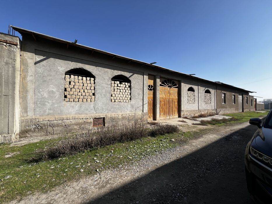 6 Sotiq Hovli Uy va podval bilan