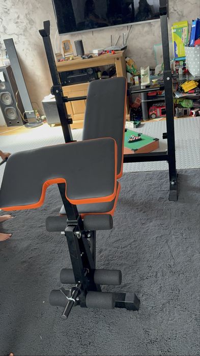 Bancă multifuncțională pentru fitness cu suport halteră – 650 lei