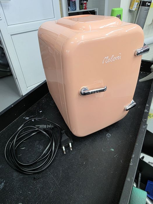 Mini frigider cosmetice cald/rece Meloni