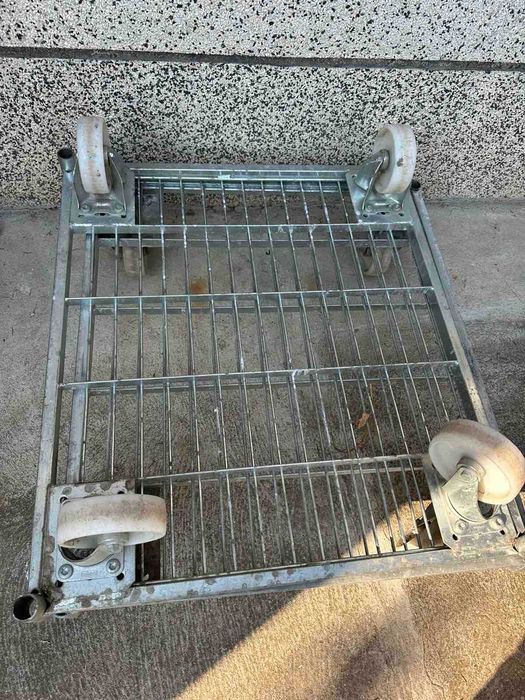 Метална платформа с колела