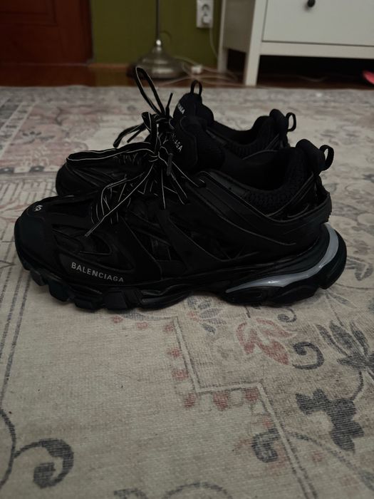 balenciaga track led