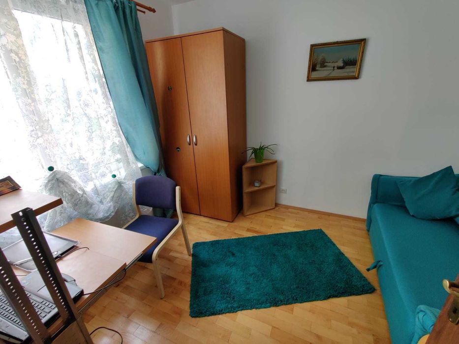 Închiriez apartament 7 dormitoare,  2 livinguri,bucatarie 3 bai, 3 ter