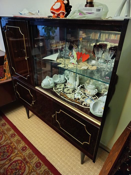 Vând mobilă veche anii 70