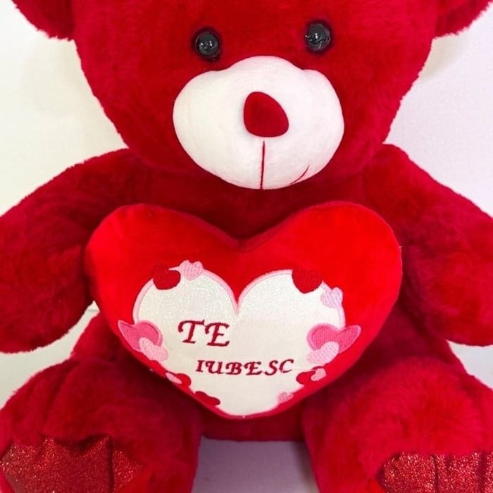Плюшено мече от бонбони със сърце и текст "Сладка любов", височина 40с