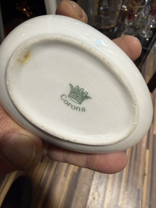 красива порцеланова кутийка за бижута Corona