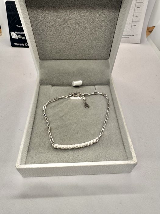 Сребърна гривна с мойсанит (Диамант)