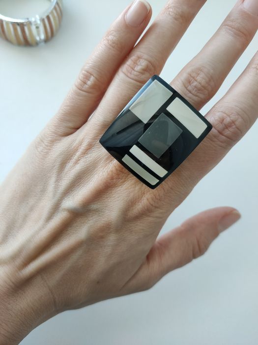 Серьги, браслеты, кольца, броши