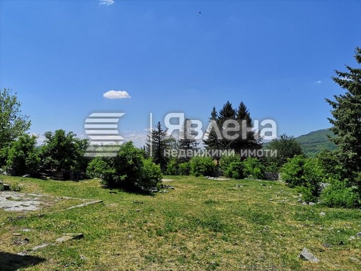 Продава се Къща в с. Владая, Област София-град - 520 кв.м за 766 €/кв.м - Снимка #2