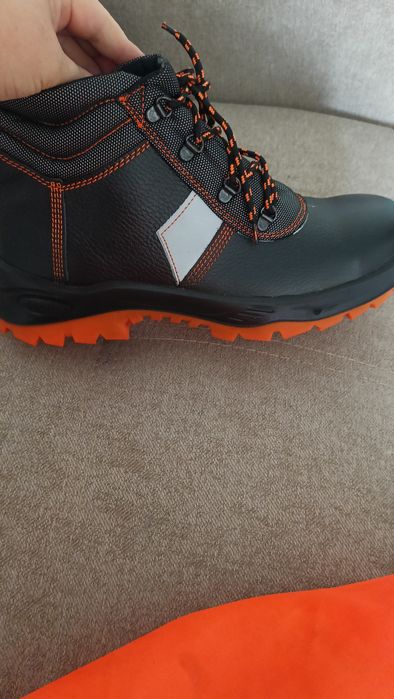 Продам ботинки рабочии