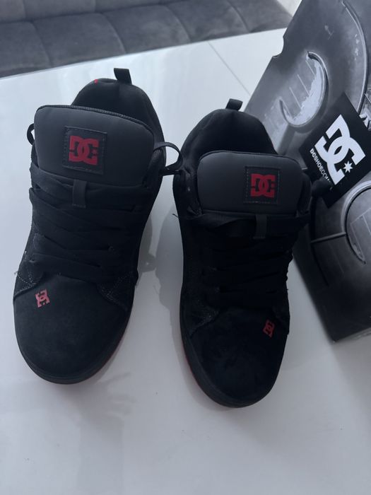 Мъжки маратонки оригинални DC номер 45.
