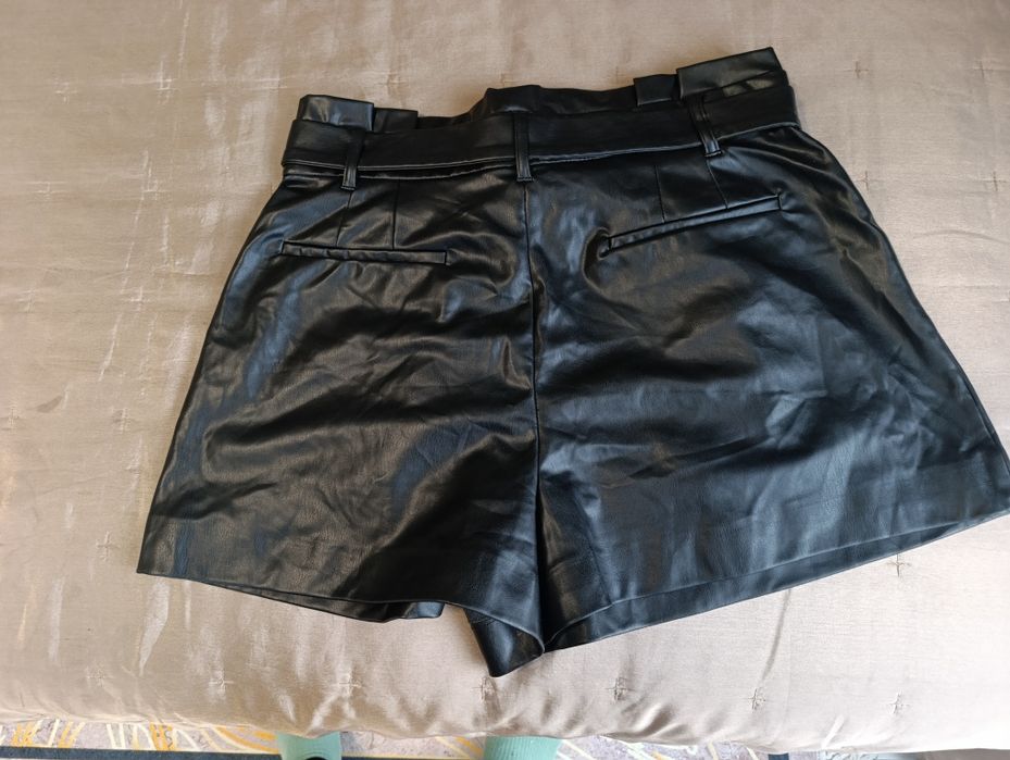 Кожени къси панталони Zara