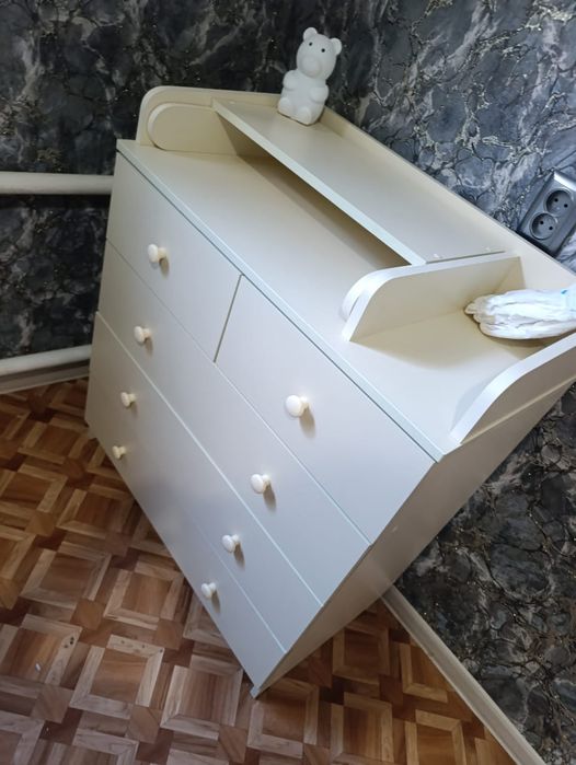 Продаётся пеленальный столик с комодом