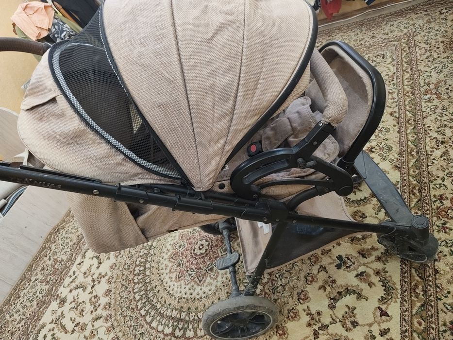 Продам детскую прогулочную коляску