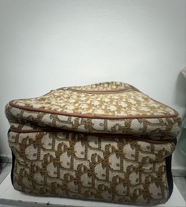 Ruksak in nuante de maro brodat cu auriu