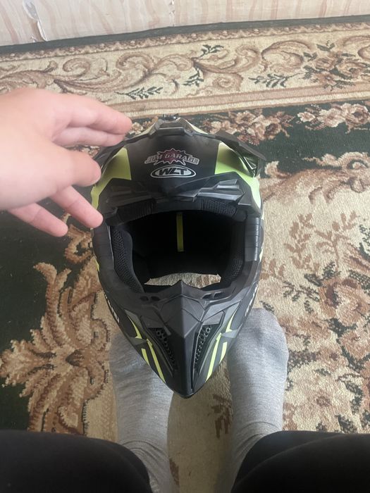 Подам шлем новый