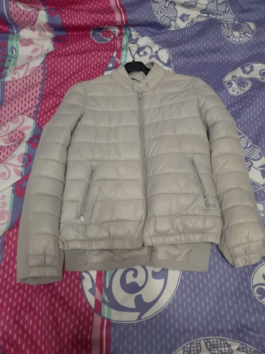 Vând geacă femei primăvară